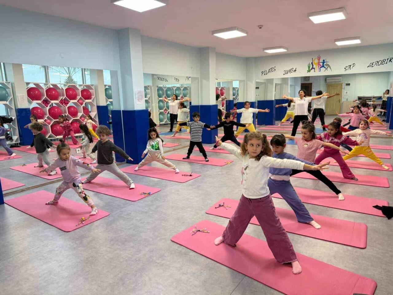 Kocaeli Büyükşehir Belediyesi, ara tatilde düzenlediği eğitici etkinliklerle çocuklara unutulmaz