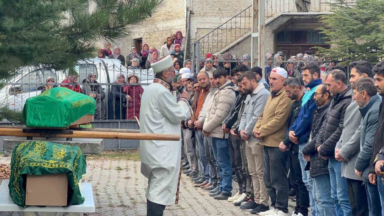Antalya'da polis memuru M.G., eşi Fatma Gıyar (31) ve kızları