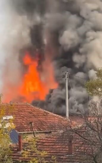 Denizli'nin Çal ilçesinde bir evde çıkan yangında, Emine Y. oğlu