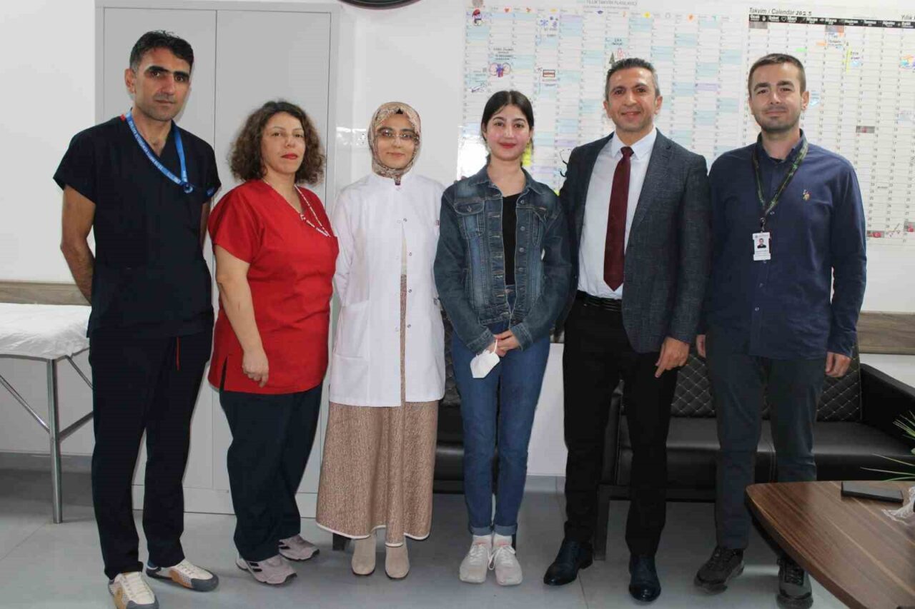 Erciyes Üniversitesi'nde 18 yaşındaki Kübra Varışlı, annesi Nurşide Varışlı'dan aldığı