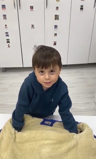 Kastamonu’da kaybolan 5 yaşındaki Osman Helvacı’nın son görüntüleri, annesiyle birlikte bulunduğu trajik durumu gözler önüne serdi.