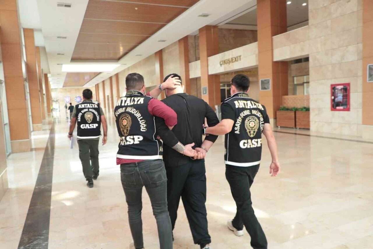 Antalya'da gerçekleştirilen operasyonda, 18 yıl 7 ay 17 gün hapis