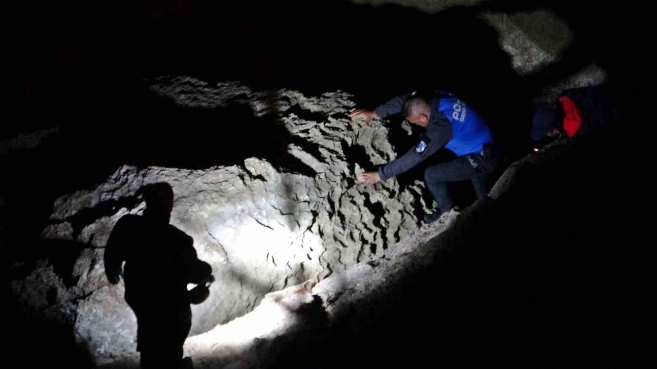 Antalya'nın Muratpaşa ilçesindeki falezlerden düşerek yaşamını yitiren 27 yaşındaki Koray