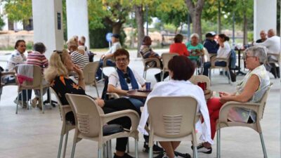 Antalya'da 2022 yılında açılan emekli kahveleri, sosyal hayata katılımı teşvik