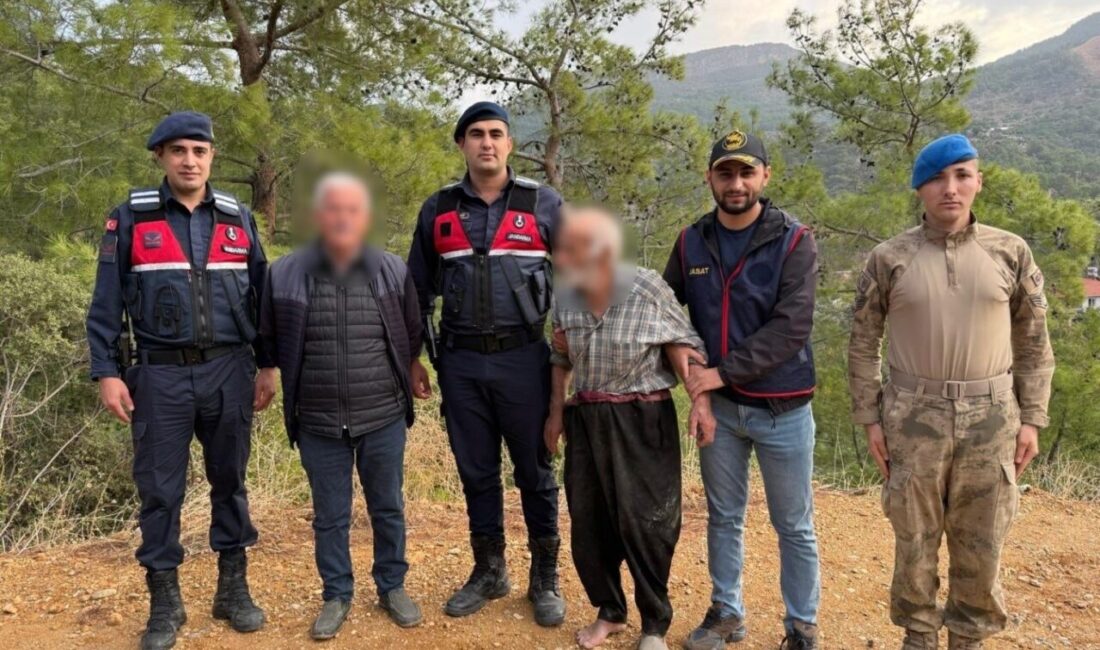 Gazipaşa’da kaybolan 85 yaşındaki adam, jandarma tarafından sağ salim aile bireylerine ulaştırıldı. Antalya'nın Gazipaşa ilçesinde kaybolan 85 yaşındaki Ö.B., jandarma ekipleri tarafından