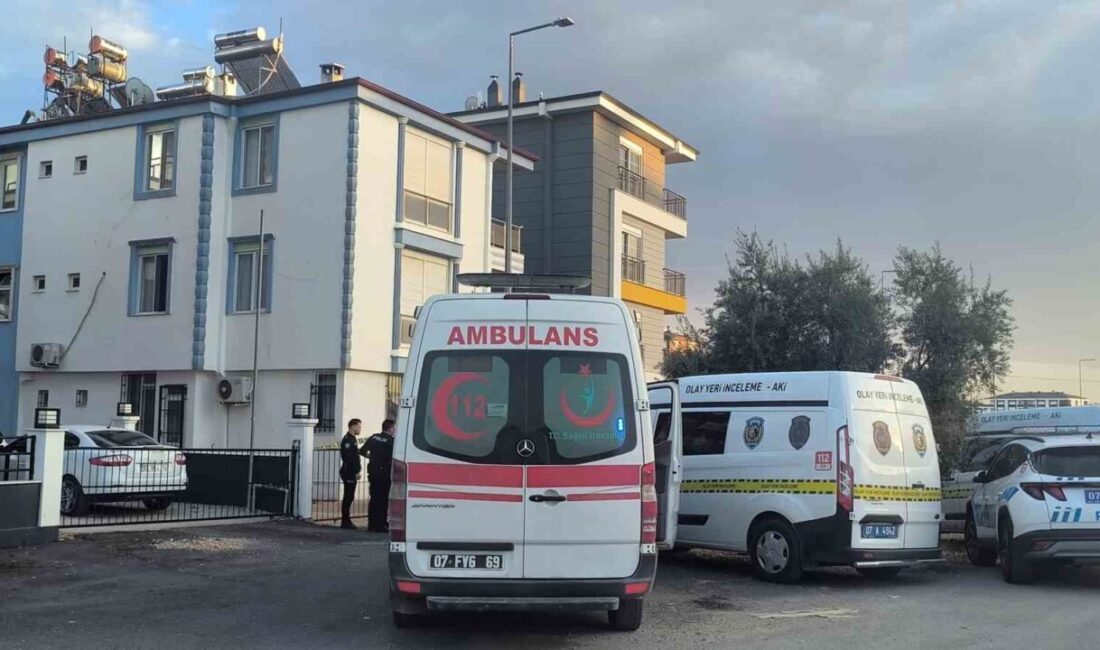 Antalya’da bir polis, ailesine karşı dehşet dolu bir eylemde bulundu: Eşini ve iki çocuğunu vurarak hayatlarını sonlandırdı. Antalya'nın Kepez ilçesinde bir polis memuru, ismi belirlenemeyen eşi ve