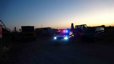 Antalya'nın Manavgat ilçesinde jandarmanın düzenlediği operasyonda sahil kumlarını çalan 3