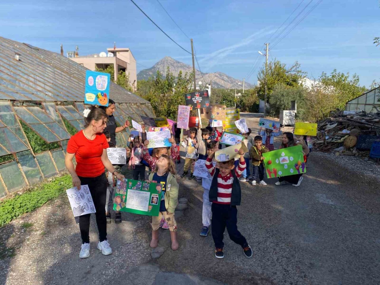 Antalya Konyaaltı Belediyesi, 20 Kasım Dünya Çocuk Hakları Günü'nde kreşlerde