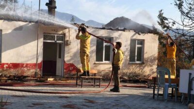 Antalya'nın Gazipaşa ilçesindeki Yeni Güney Mahallesi'nde, ormanlık alanda çıkan yangında