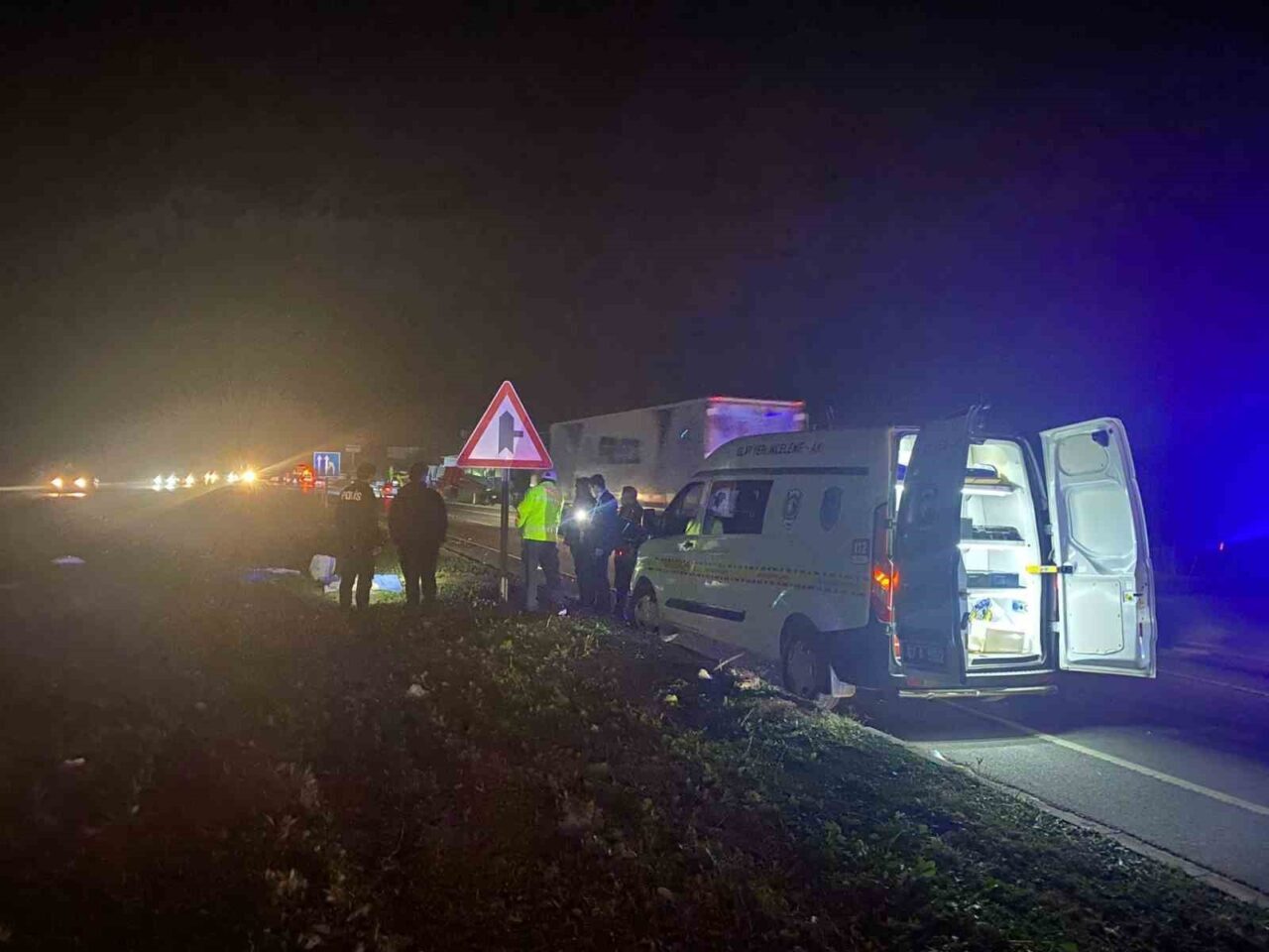 Antalya'nın Serik ilçesinde, yolun karşısına geçmeye çalışan 17 yaşındaki Şükran