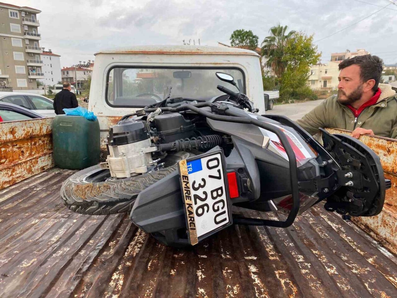 Serik’te Otomobil ile Motosikletin Çarpıştığı Trafik Kazasında İki Yaralı