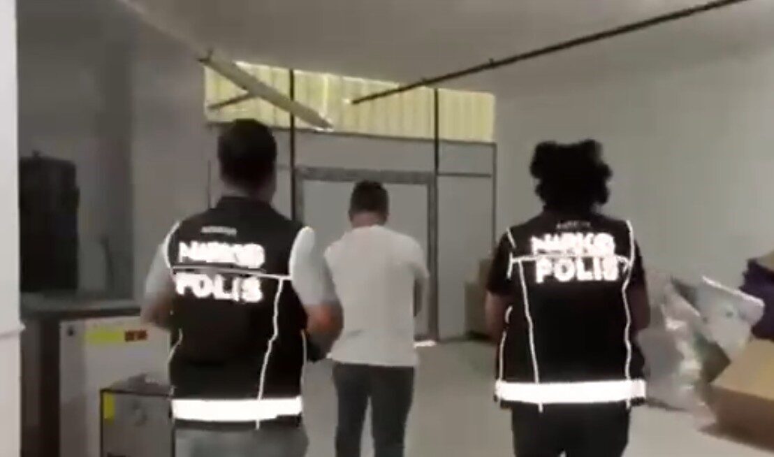 Antalya'da narkotik ekipleri, uyuşturucu imalathanesine düzenledikleri operasyonda 1 milyondan fazla