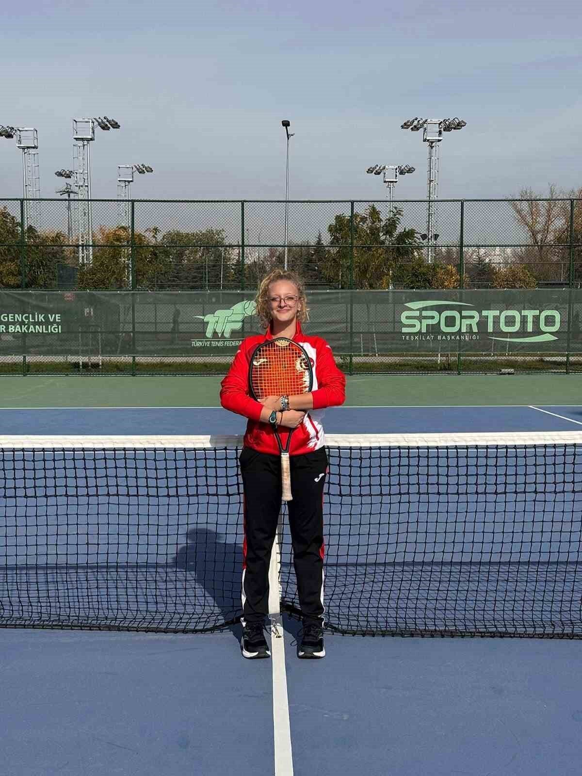 Antalyalı tenisçi Zeynepsu Yünlü, İşitme Engelliler Milli Takımı'na seçilerek 2025