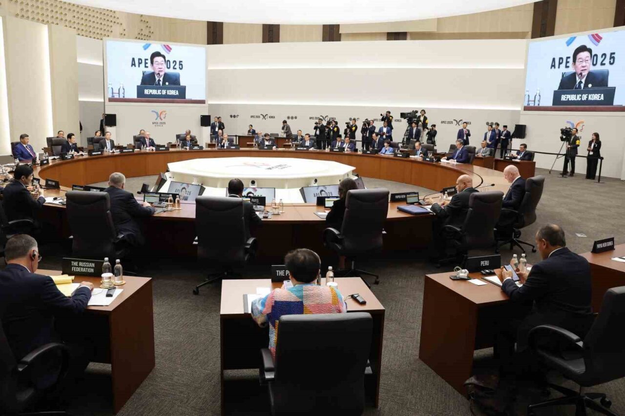 Güney Kore’de düzenlenen APEC Zirvesi'nde, yapay zeka ve demografik değişimlerin