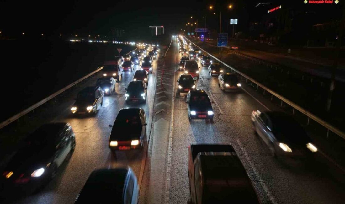 Kırıkkale’de Ara Tatil Yoğunluğu; Trafik Hava Görüntüleriyle Kaydedildi Ara tatilin bitmesiyle Kırıkkale'de trafik yoğunluğu arttı. 43 ilin geçiş