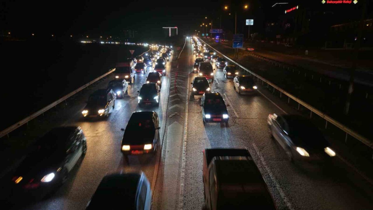 Ara tatilin bitmesiyle Kırıkkale'de trafik yoğunluğu arttı. 43 ilin geçiş