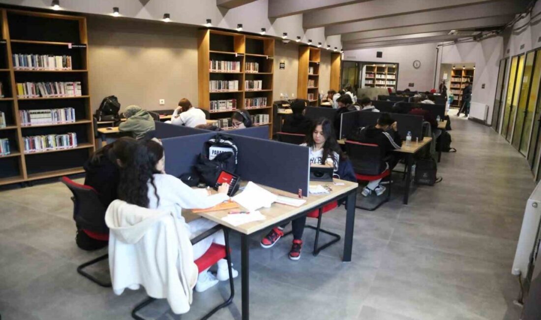 Melikgazi Belediyesi, Akıl Küpü Kütüphaneleri ile gençlere eğitim desteği sunuyor.