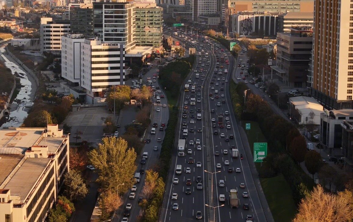 İstanbul'daki okulların ara tatilin sona ermesiyle trafik yoğunluğu yüzde 80