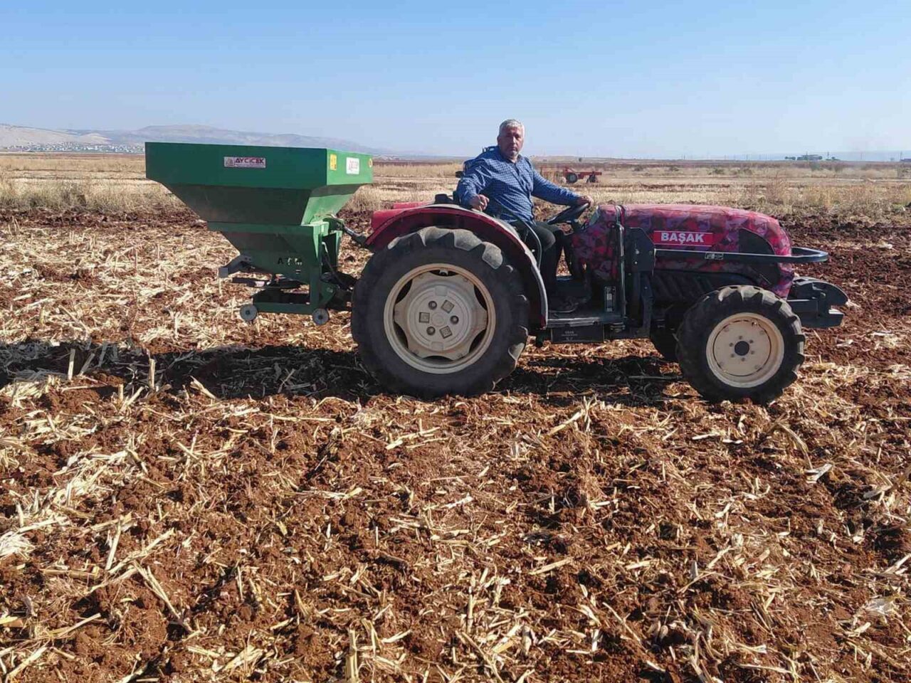 Gaziantep'in Araban ilçesinde bu yıl kuraklık nedeniyle buğday ekimi iki