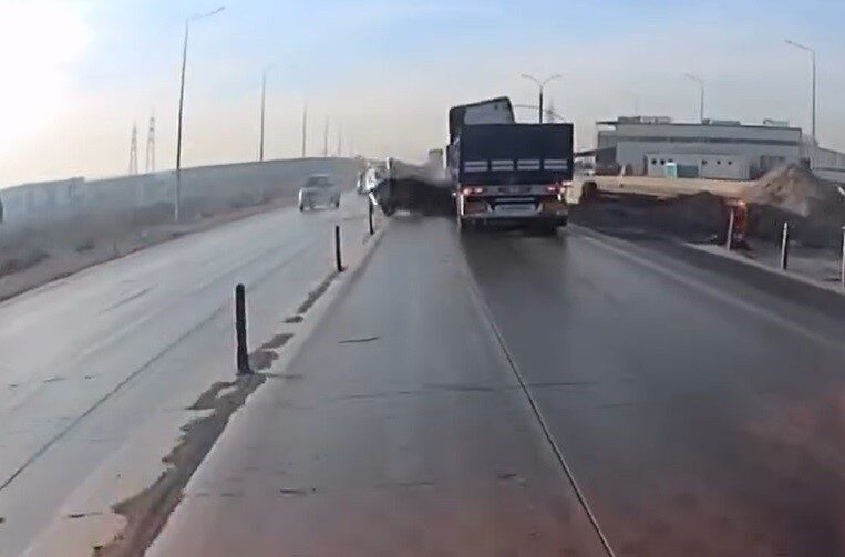 Konya'nın Karatay ilçesinde M.Ç. yönetimindeki hafif ticari araç, hatalı sollama