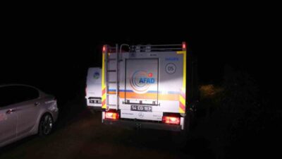 Sakarya'nın Serdivan ilçesinde kaybolan 30 yaşındaki Ümit Kiraz, aracının yanıındaki