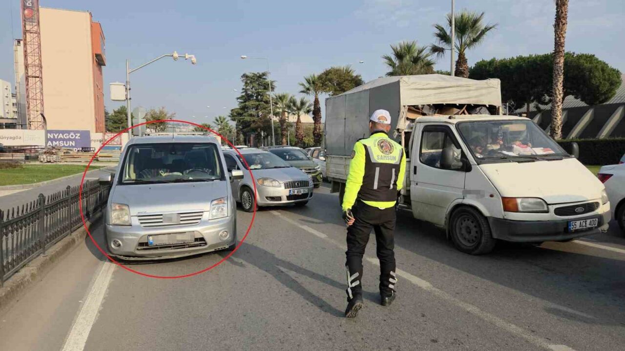 Samsun'un İlkadım ilçesinde A.Y. isimli sürücü, aracını ana yola park