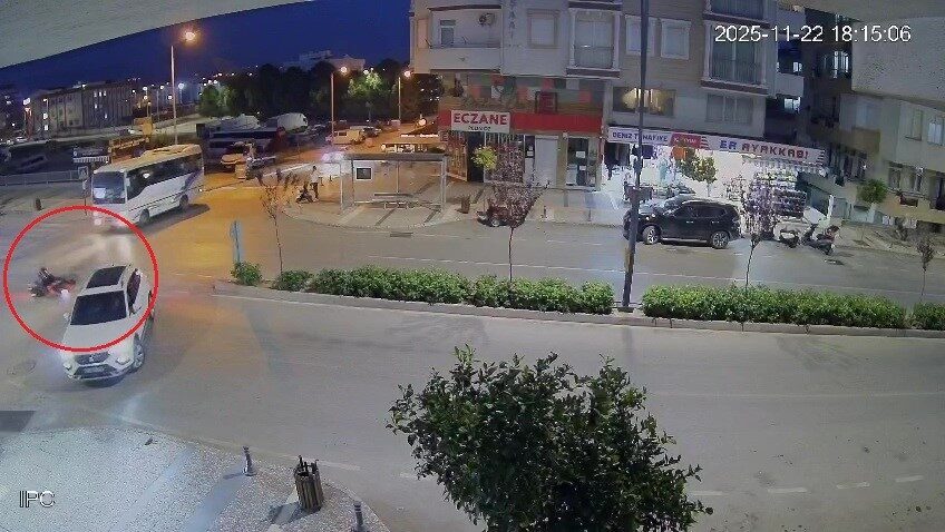 Manavgat’ta ‘U’ dönüşü yapan araca çarpmamak için fren yapan motosiklet sürücüsü devrildi, yaralandı
