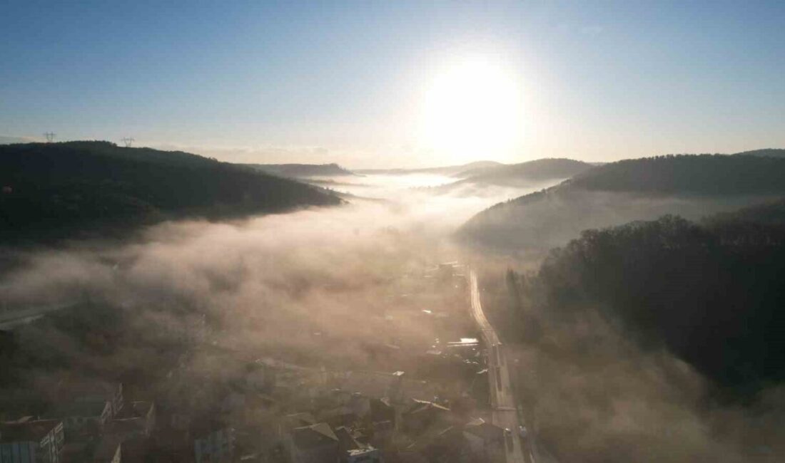 İstanbul’un Arnavutköy Mahallesi, yoğun sisin etkisiyle büyüleyici bir manzaraya dönüştü. İstanbul'un Arnavutköy ilçesindeki tarihi Boğazköy Mahallesi, yoğun sis nedeniyle masalsı