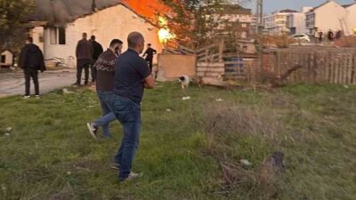 Arnavutköy Taşoluk Mahallesi'nde bir gecekondu akşam saatlerinde çıkan yangınla alevler