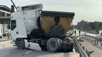 Arnavutköy'de kırmızı ışıkta geçtiği iddia edilen hafriyat kamyonu, başka bir