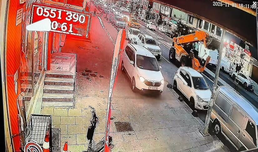 İstanbul'un Arnavutköy ilçesinde bir sürücü, yoğun trafikten kaçmak için otomobiliyle