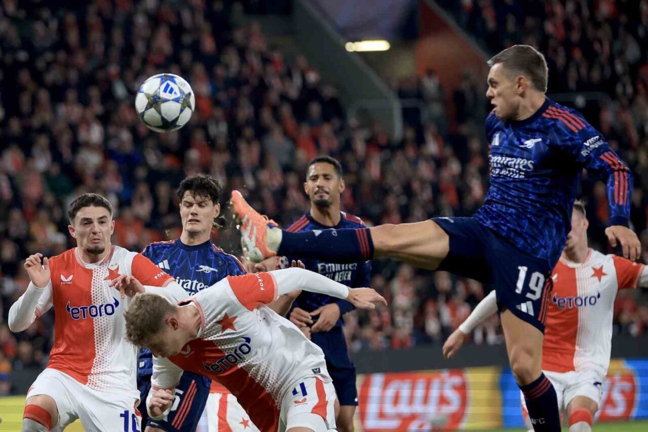 Arsenal, UEFA Şampiyonlar Ligi'ndeki Slavia Prag karşısında 3-0 galip gelerek