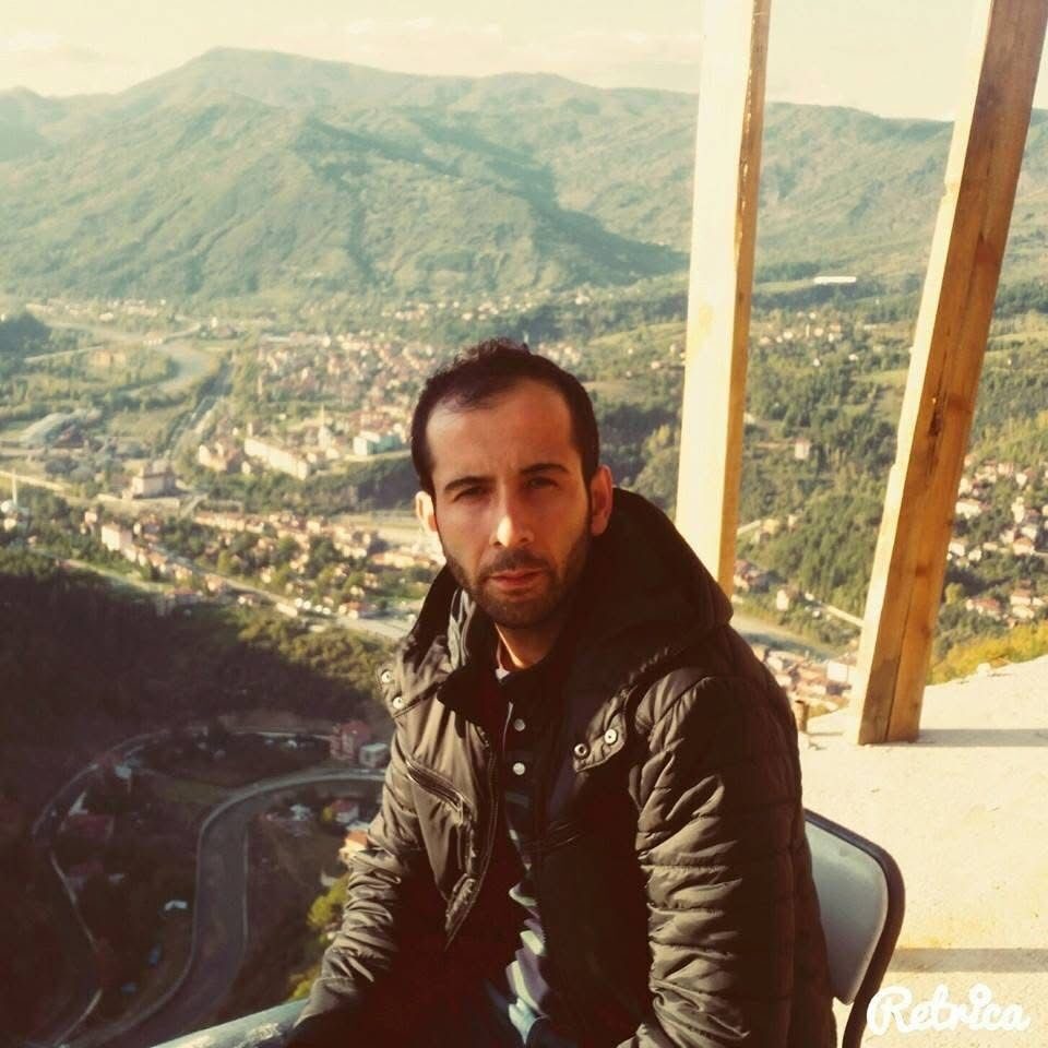 Karabük'ün Yenice ilçesinde asfaltlama çalışması sırasında elektrik akımına kapılan işçiler