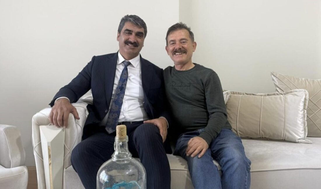 Aşkale’de Emekli Öğretmenlere Vefa Ziyareti Gerçekleştirildi Aşkale Belediye Başkanı Şenol Polat, 24 Kasım Öğretmenler Günü'nde emekli