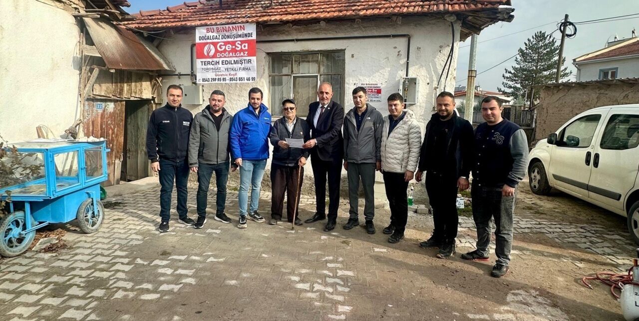 Kütahya'nın Aslanapa ilçesinde doğalgaz açılışları başladı. İlçede ilk aboneye bağlantı