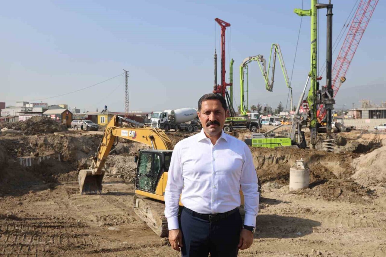 Hatay'ın Antakya ilçesinde depremin ardından ulaşım ağı güçlendiriliyor. Vali Mustafa