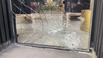 Ataşehir'de Sevim Alan isimli güzellik merkezine motosikletle gelen iki kişi,