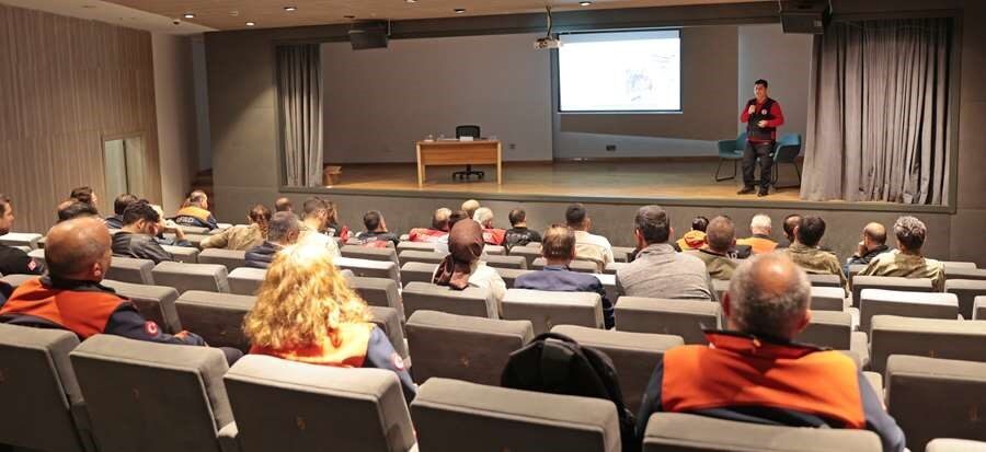 Ataşehir Belediyesi’nden Ebeveynlere Özel Sınav Dönemi Semineri Düzenlenecek Ataşehir Belediyesi, ebeveynlerin sınav döneminde çocuklarına yönelik desteklerini güçlendirmek için