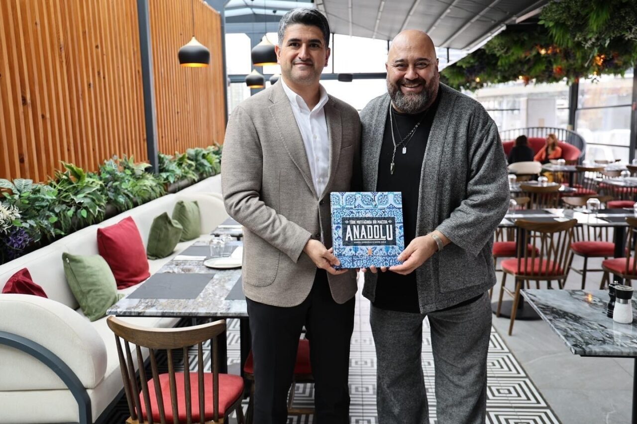 Ataşehir Belediye Başkanı Onursal Adıgüzel, somer Sivrioğlu’nu Ata Teras’ta ağırladı.