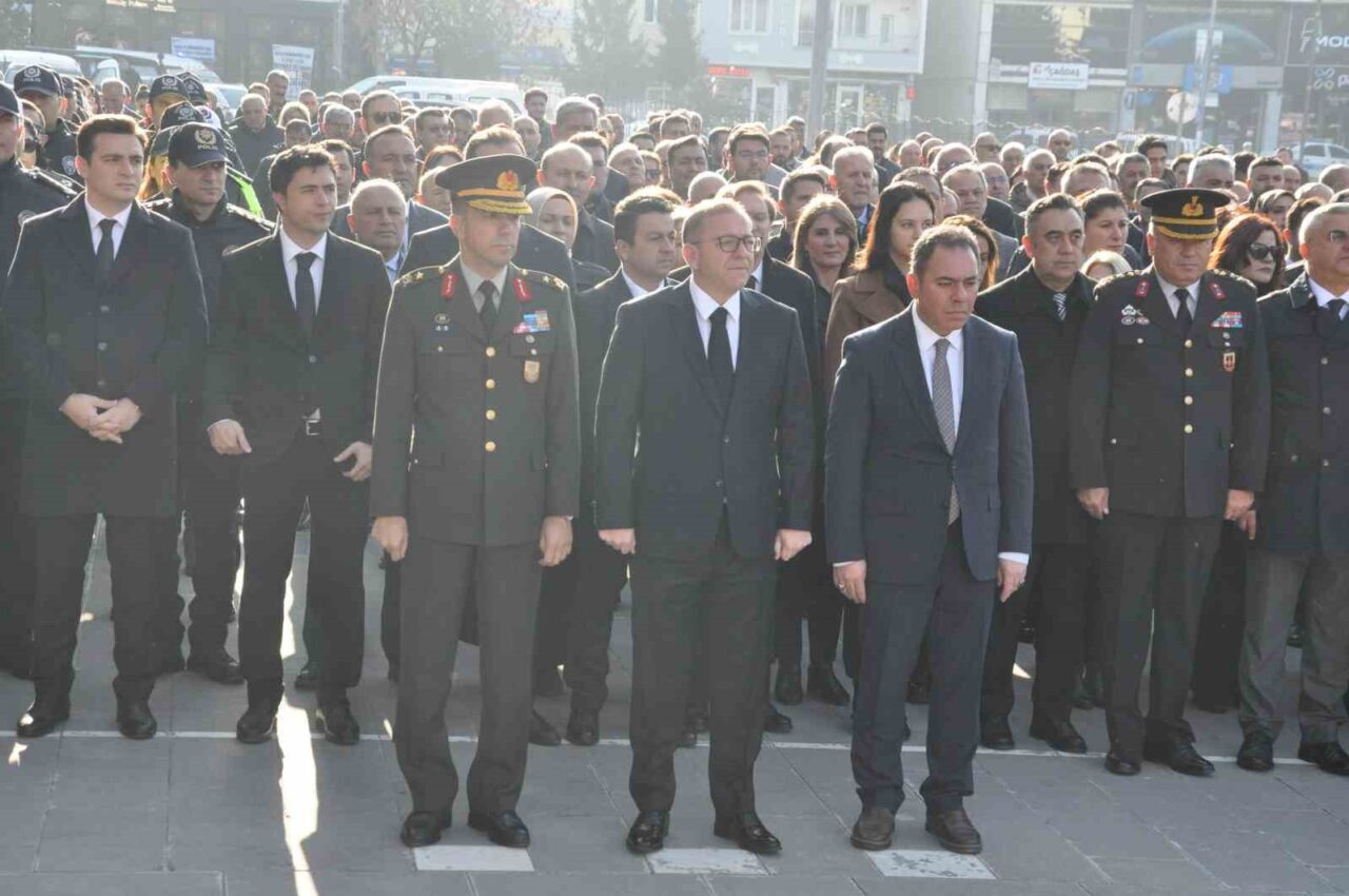 Gazi Mustafa Kemal Atatürk, vefatının 87. yılı dolayısıyla Kars’ta anıldı.
