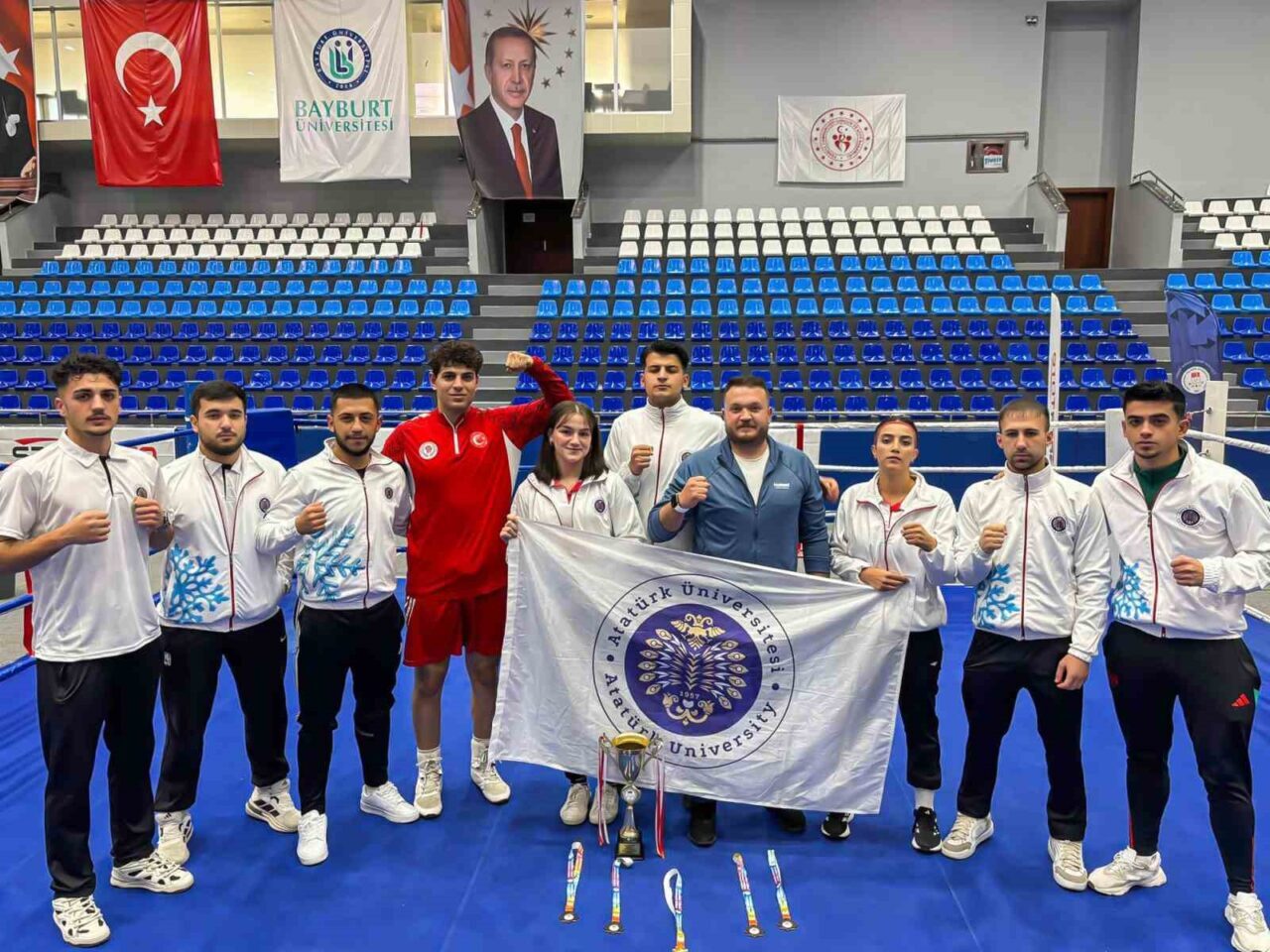 Türkiye Üniversitelerarası Boks Şampiyonası, 17-21 Kasım'da Bayburt Üniversitesi'nde gerçekleştirildi. Atatürk