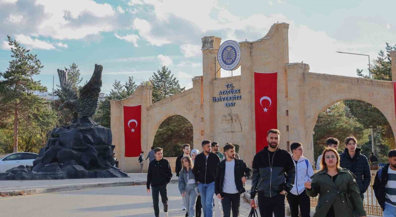 Atatürk Üniversitesi Kalkındırma Vakfı, 2025-2026 eğitim-öğretim dönemi burs başvurularını 17