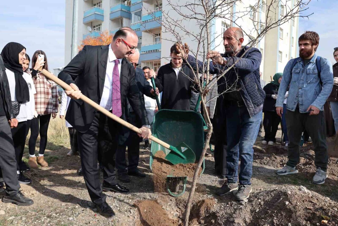 Cumhurbaşkanı Recep Tayyip Erdoğan’ın öncülüğünde düzenlenen 11 Kasım Millî Ağaçlandırma