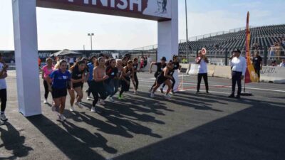 Yakın Doğu Oluşumu Okulları, geleneksel "Ata’ya Saygı Yol Koşusu" ile