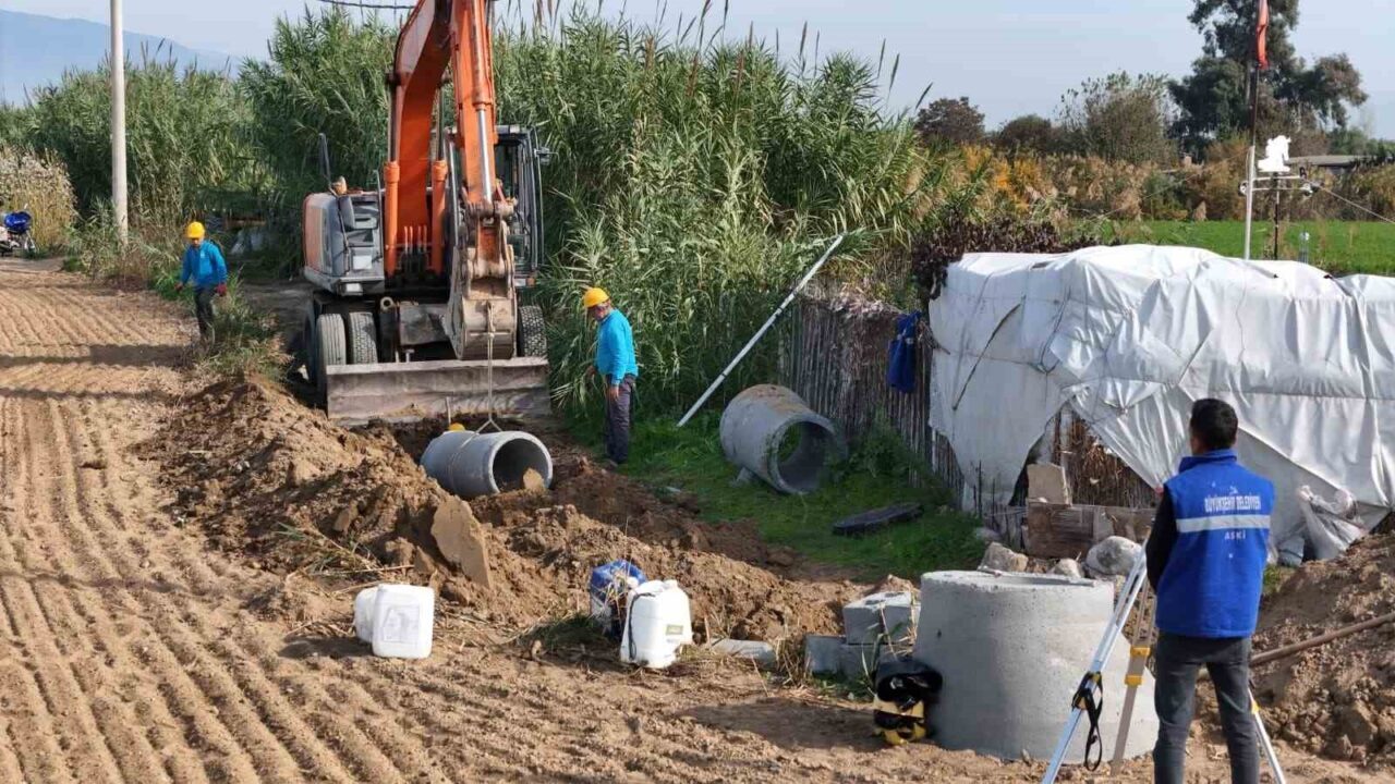 Aydın Büyükşehir Belediyesi, Atça Mahallesi'nde kanalizasyon hattı yapımına başladı. Proje,