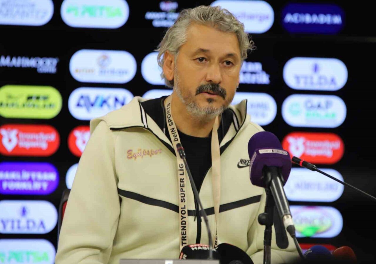 Eyüpspor’un Yardımcı Antrenörü Atila Gerin: “Bu Zor Süreçte Elde Edilen Galibiyeti Başkan Murat’a Armağan Ediyoruz” Eyüpspor'un Yardımcı Antrenörü Atila Gerin, Gaziantep Futbol Kulübü'nü 2-1 yenerek