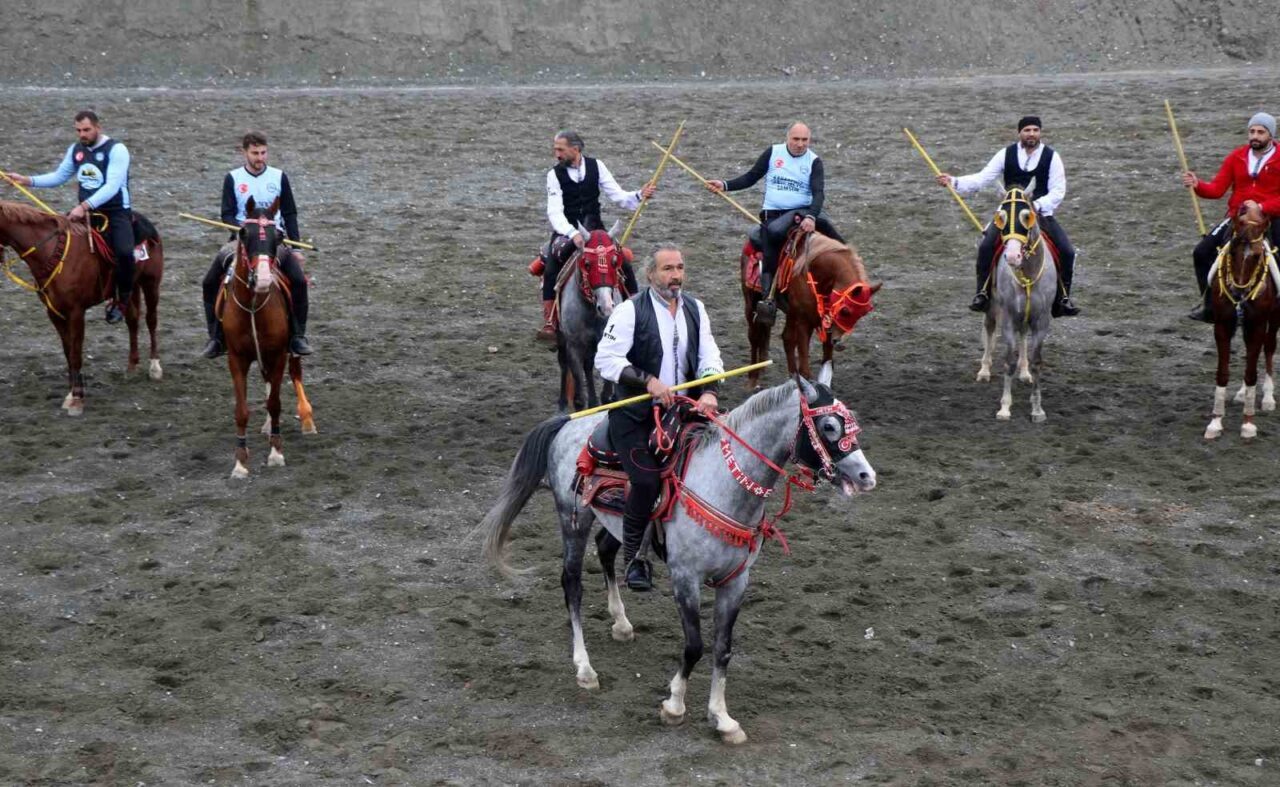 Erzincan'da düzenlenen cirit müsabakaları, Albayrak ve Bayburt Balca Atlı Spor