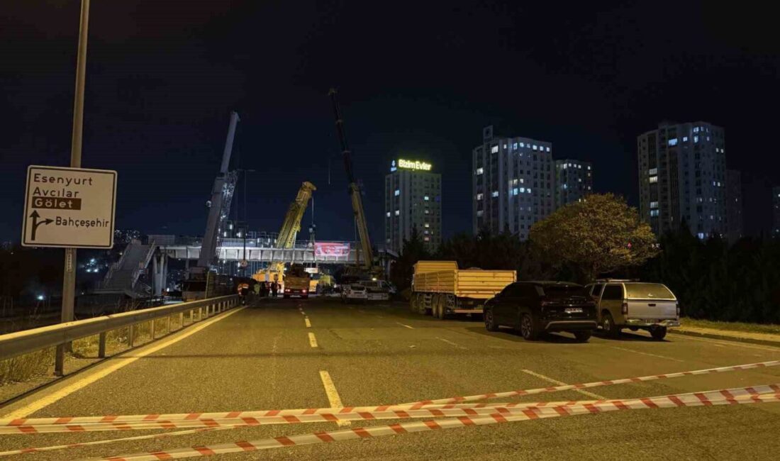 Avcılar’da Tır Üstgeçide Çarptı, Trafik Felç Oldu Avcılar'da iş makinesi taşıyan 34 FD 3363 plakalı tır, üstgeçide