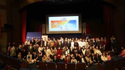 Düzce Üniversitesi'nde düzenlenen Ufest Gençlik Festivali'nde konuşan Ulaştırma ve Altyapı