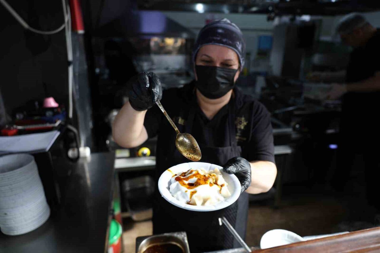 Aydın Büyükşehir Belediyesi'nin işletmesi olan Havuz Kafe, hijyenik ve kaliteli